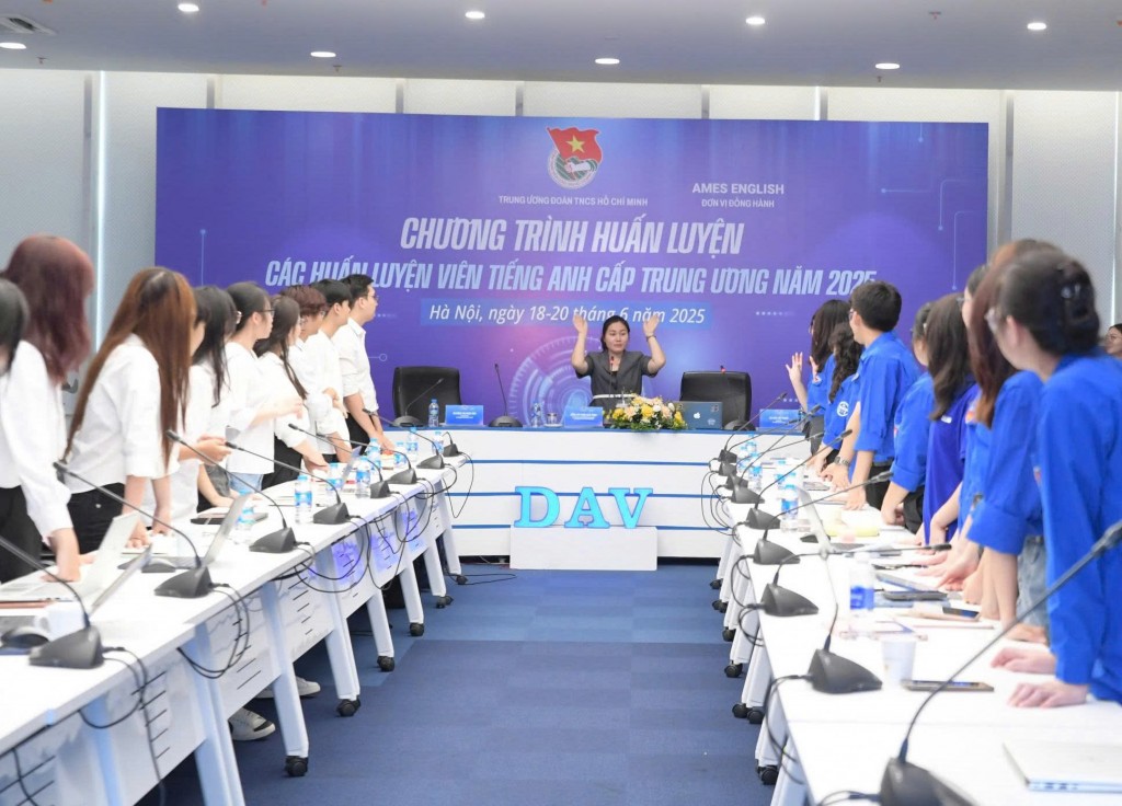 Các huấn luyện viên dạy tiếng Anh được tập huấn