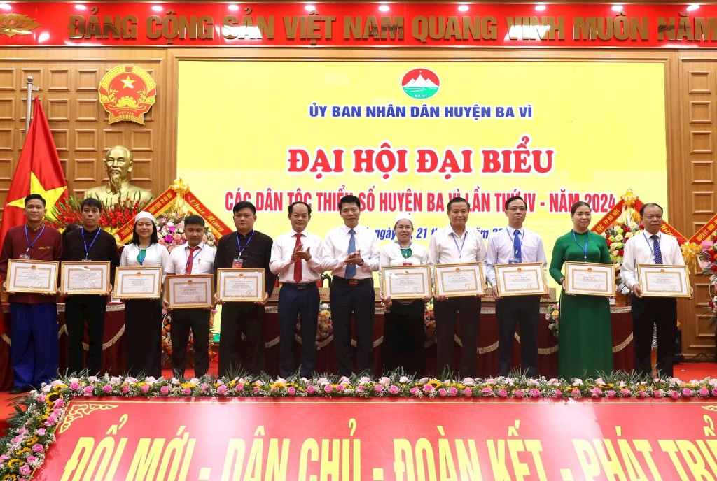 Báo chí - kênh thông tin hữu ích của đồng bào dân tộc thiểu số