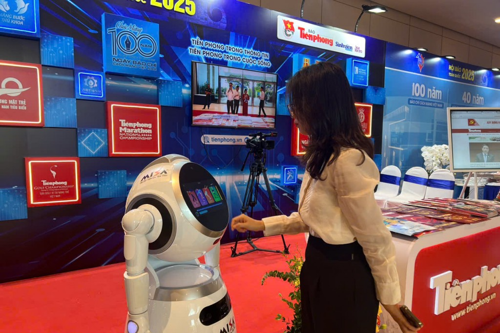 3D Mapping, AI, VR… mang đến trải nghiệm độc đáo tại Hội Báo