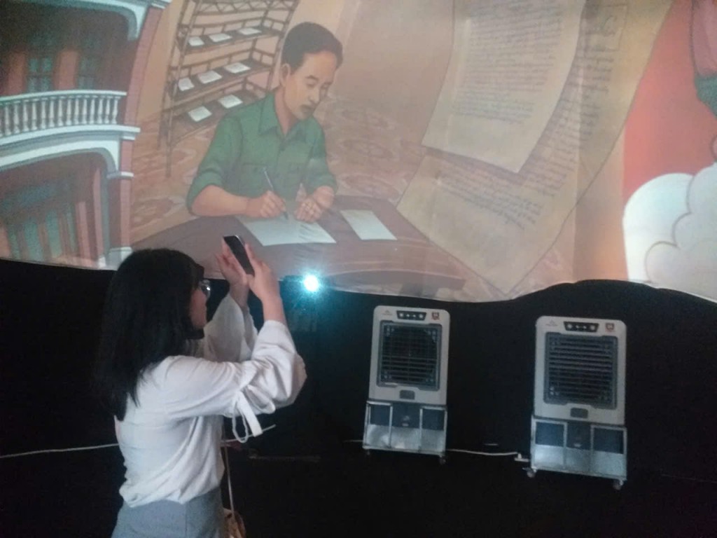 3D Mapping, AI, VR… mang đến trải nghiệm độc đáo tại Hội Báo
