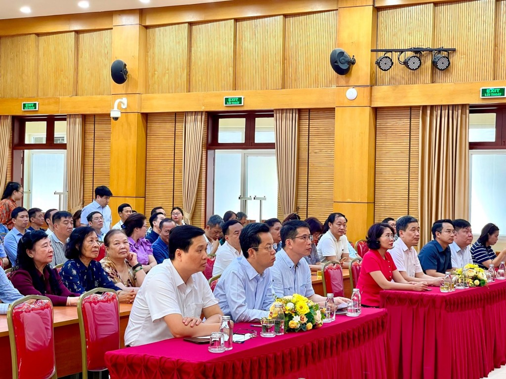Các đại biểu dự hội nghị tại điểm cầu Quận ủy Hoàn Kiếm