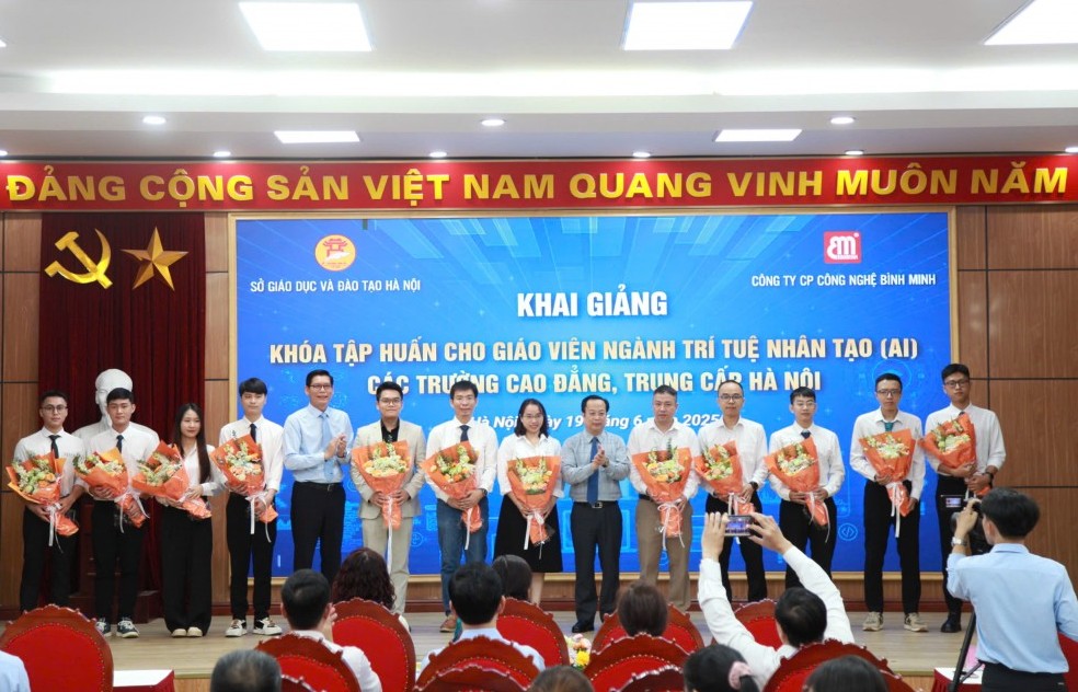 Hà Nội khai giảng khóa tập huấn giáo viên ngành trí tuệ nhân tạo