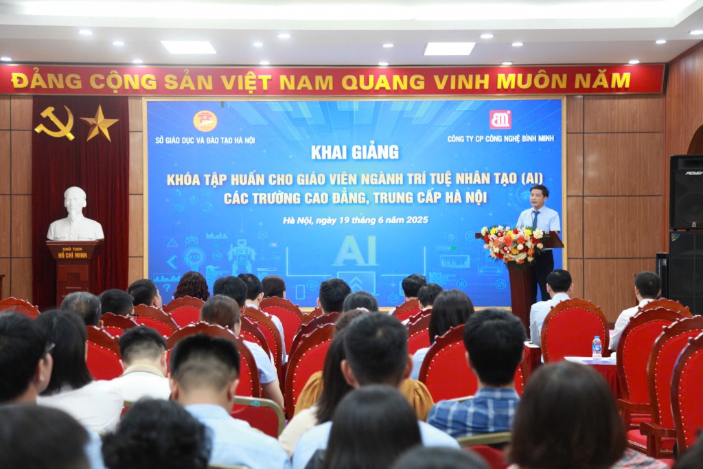Hà Nội khai giảng khóa tập huấn giáo viên ngành trí tuệ nhân tạo