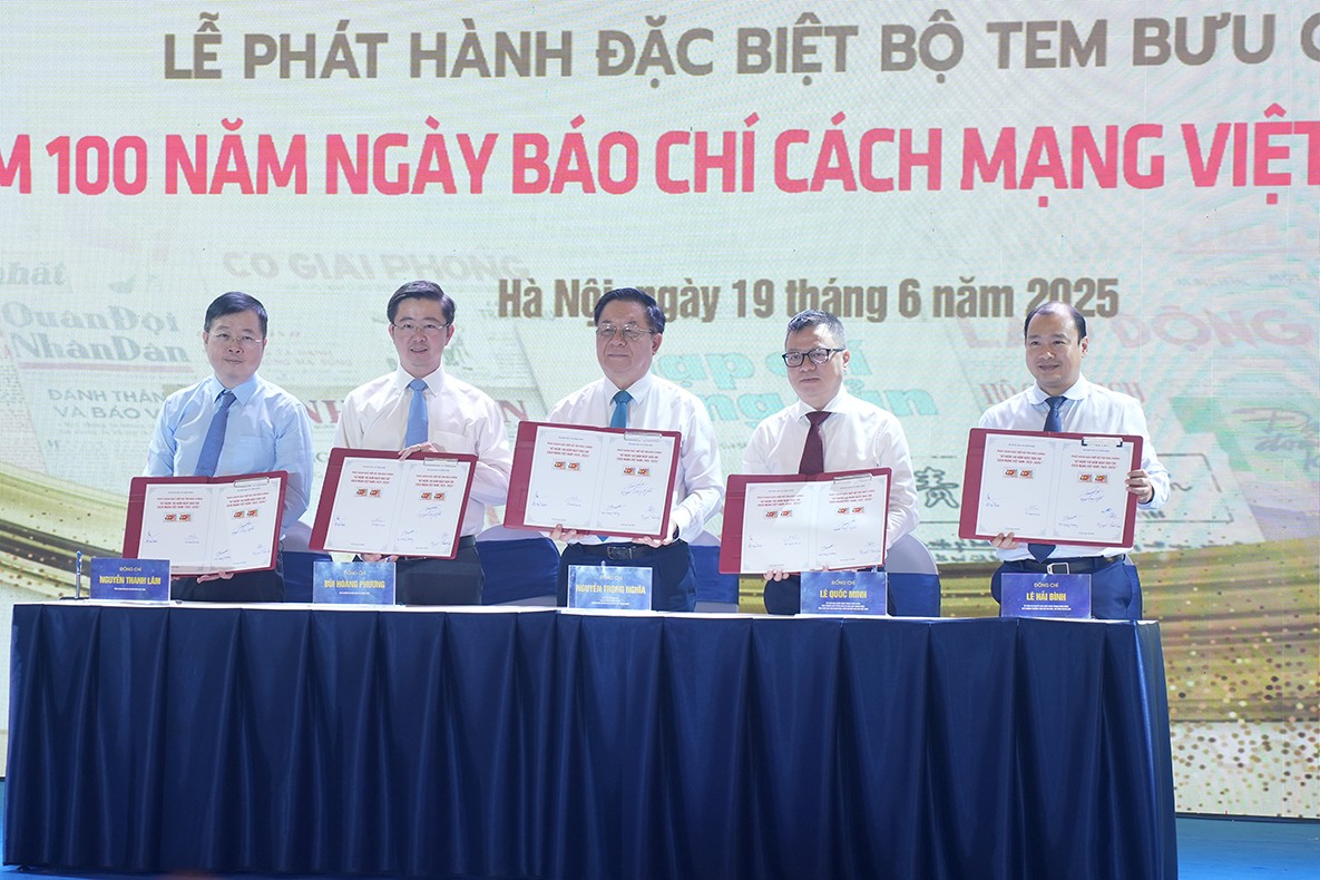 Phát hành đặc biệt Bộ tem bưu chính kỷ niệm 100 năm Ngày Báo chí Cách mạng Việt Nam.