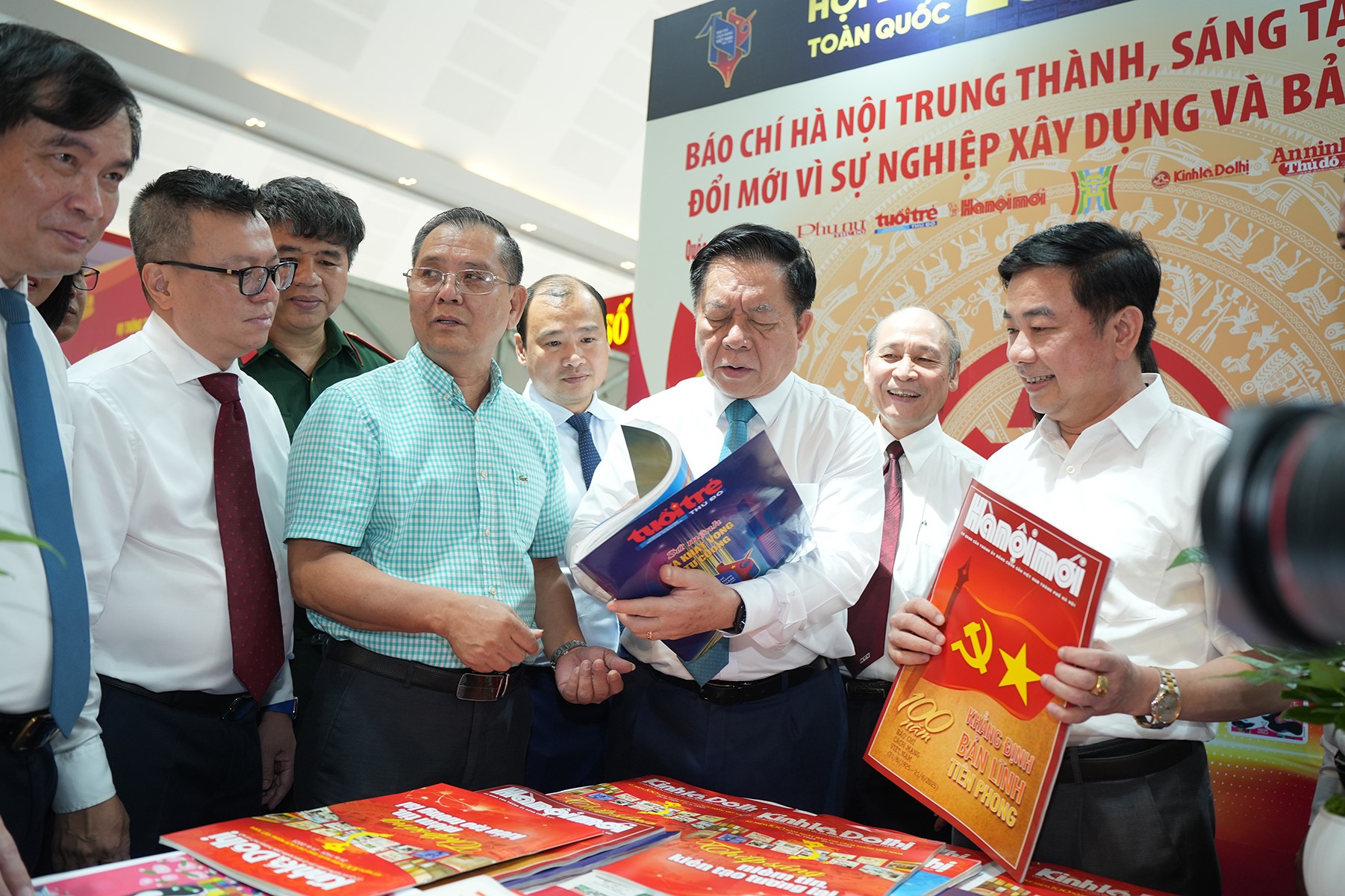 Ủy viên Bộ Chính trị, Bí thư T.Ư Đảng, Trưởng Ban Tuyên giáo và Dân vận T.Ư Nguyễn Trọng Nghĩa đánh giá cao những thành tựu mà báo chí Thủ đô đã đạt được hòa nhịp cùng dòng chảy báo chí trong 100 năm qua