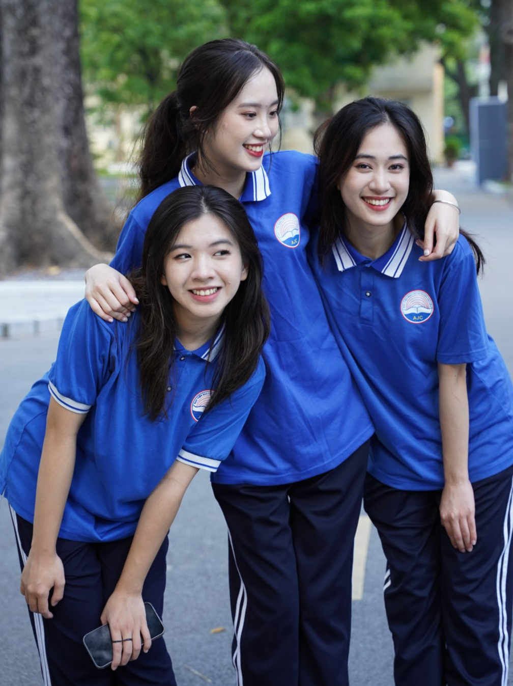 Hoa khôi Học viện Báo chí và Tuyên truyền (bên phải) tích cực tham gia các hoạt động ngoại khóa