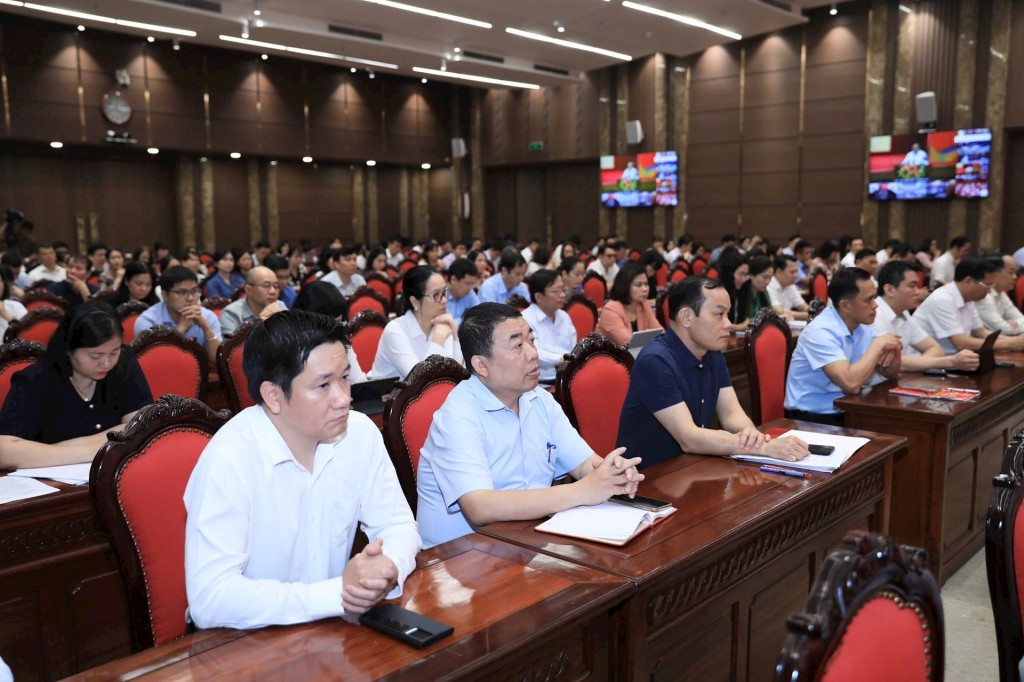 Các đại biểu dự hội nghị tại điểm cầu Thành ủy Hà Nội. Ảnh: HNM