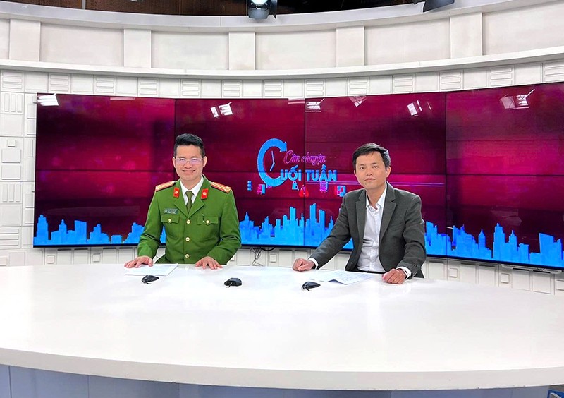 Nhà báo Nguyễn Dương tham dự chương trình Câu chuyện cuối tuần của Kênh ANTV, chia sẻ về góc nhìn cảnh báo tội phạm (Ảnh: NVCC)