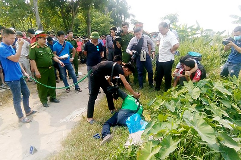 Phóng viên Báo An ninh Thủ đô ghi lại hình ảnh quá trình thực nghiệm hiện trường vụ án sát hại tài xế xe ôm công nghệ, cướp tài sản ở quận Bắc Từ Liêm