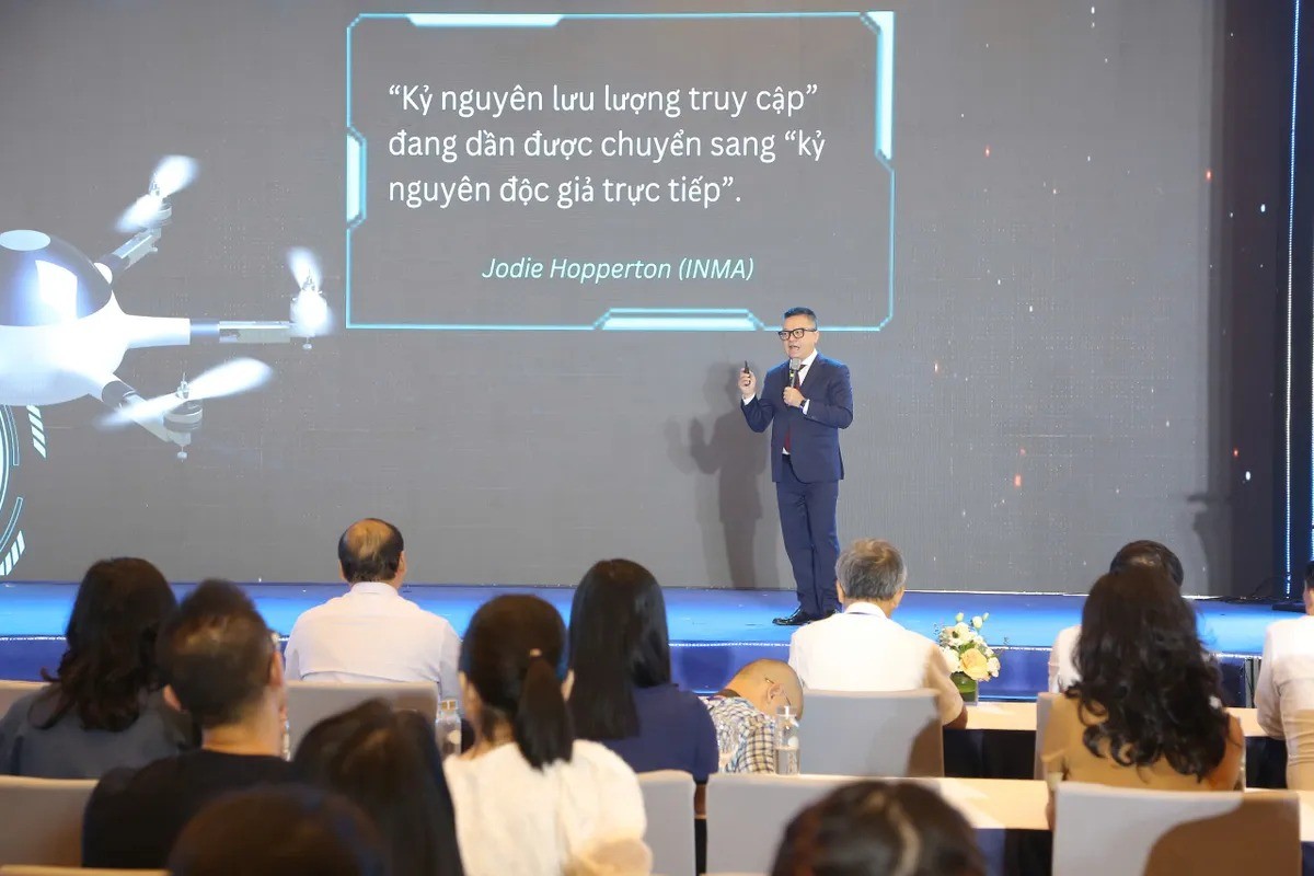 Đồng chí Lê Quốc Minh, Ủy viên Trung ương Ban Chấp hành Trung ương Đảng, Tổng Biên tập Báo Nhân Dân, Phó Trưởng Ban Tuyên giáo và Dân vận Trung ương, Chủ tịch Hội Nhà báo Việt Nam chia sẻ tại phiên khai mạc toàn thể.