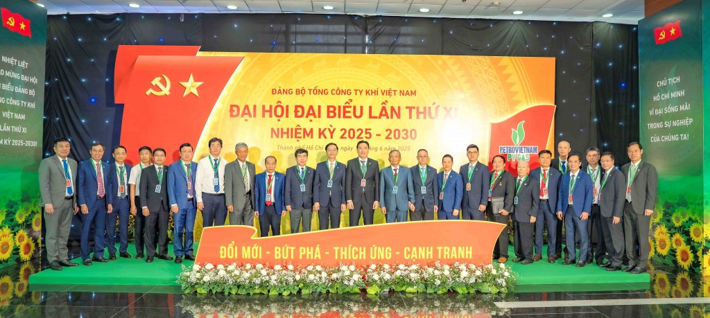 Lãnh đạo Tập đoàn, khách mời và đại biểu tham gia Đại hội chụp hình kỷ niệm