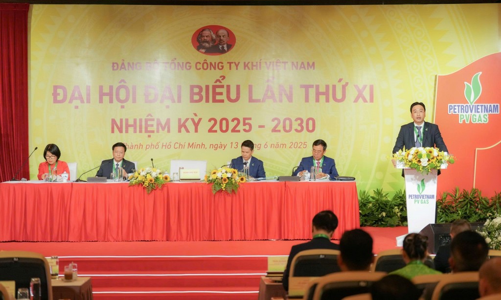 Đồng chí Nguyễn Thanh Bình - Ủy viên BCH Đảng bộ Petrovietnam, Bí thư Đảng ủy, Chủ tịch HĐQT PV GAS phát biểu khai mạc Đại hội
