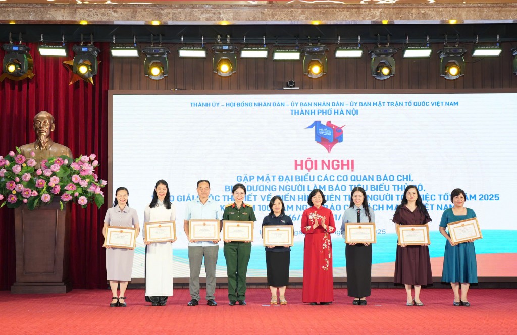 Hà Nội gặp mặt, biểu dương người làm báo tiêu biểu