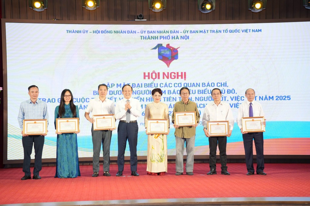 Hà Nội gặp mặt, biểu dương người làm báo tiêu biểu