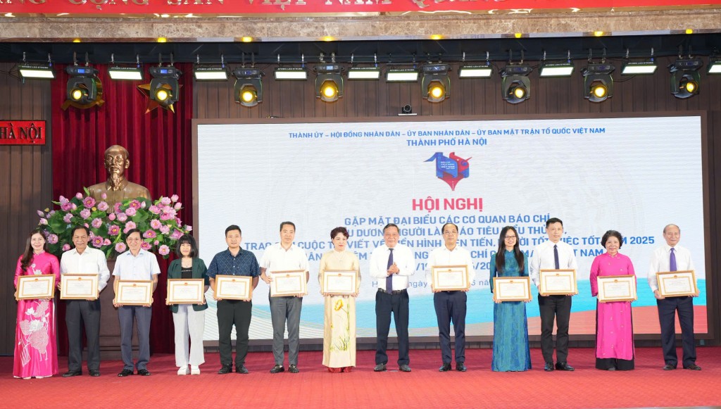 Hà Nội gặp mặt, biểu dương người làm báo tiêu biểu