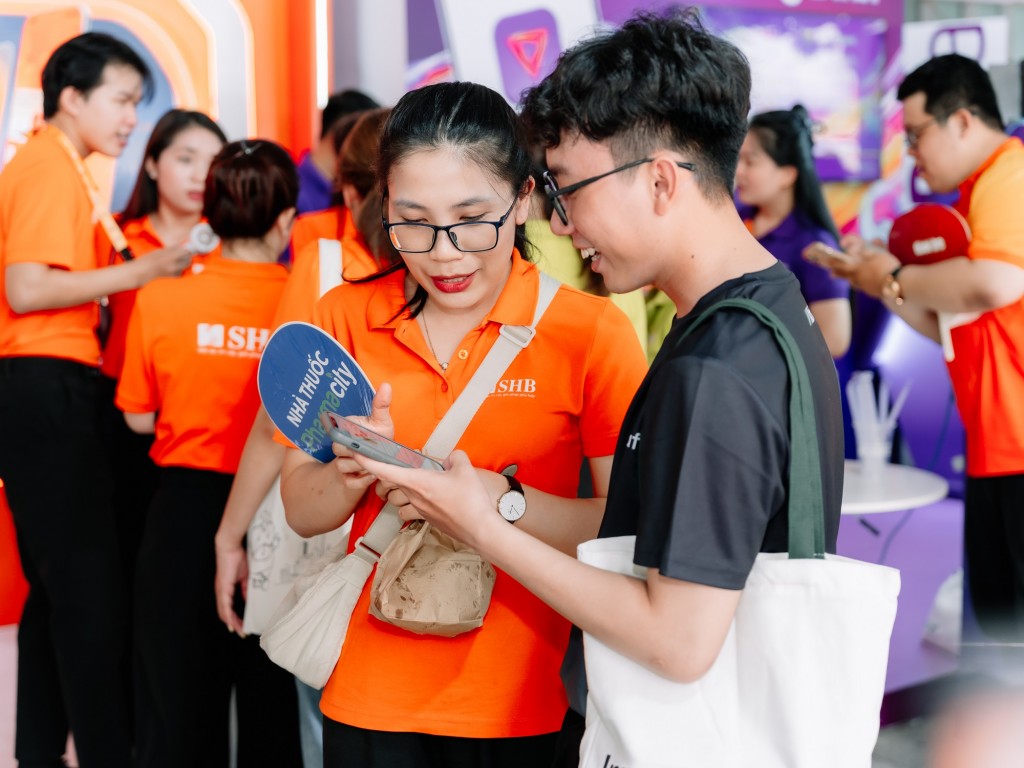 Hàng nghìn khách hàng trải nghiệm sản phẩm dịch vụ của SHB