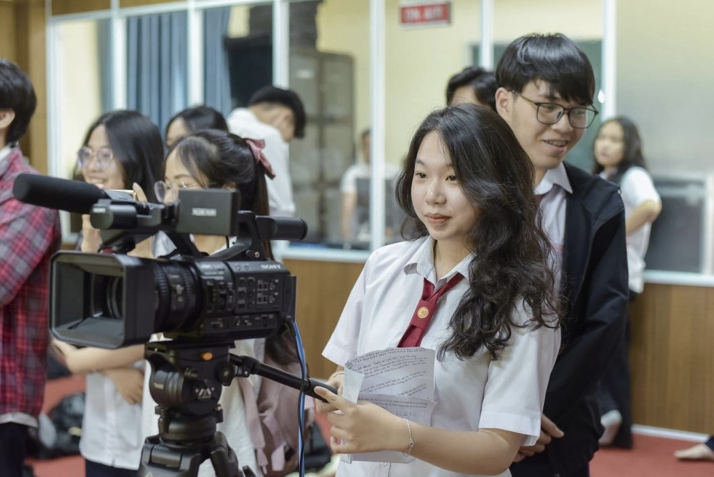 Sinh viên được học tập, trải nghiệm trong một môi trường tiện nghi như các cơ quan báo chí thu nhỏ, được làm quen với những điều kiện gần với tác nghiệp thực tế