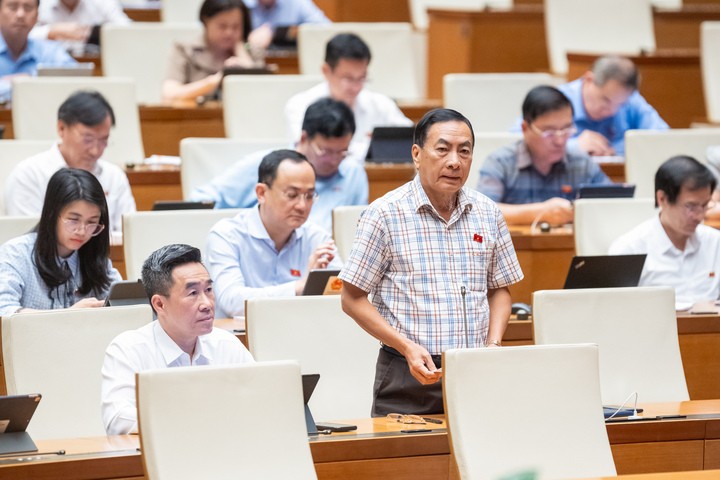 Đại biểu Quốc hội chất vấn nhiều vấn đề “nóng” lĩnh vực giáo dục