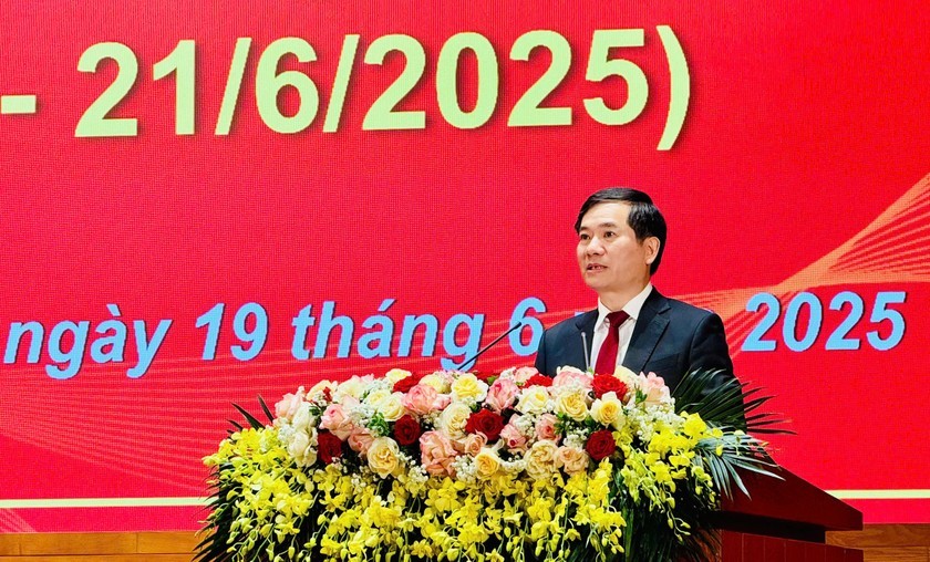 Phó Bí thư Tỉnh ủy Quảng Ninh Vũ Quyết Tiến phát biểu tại buổi lễ.