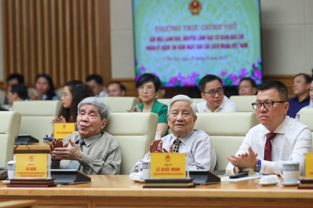 Lãnh đạo, nguyên lãnh đạo các cơ quan báo chí dự buổi gặp mặt - Ảnh: VGP/Nhật Bắc