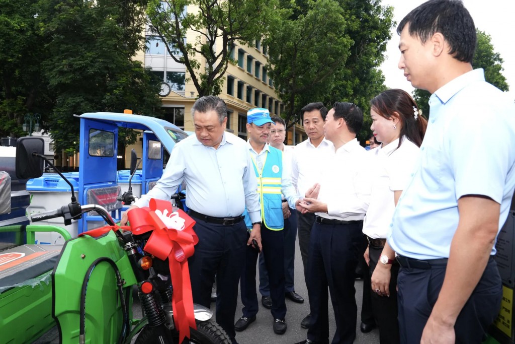 Hà Nội: tiên phong vận hành thiết bị vệ sinh môi trường hiện đại