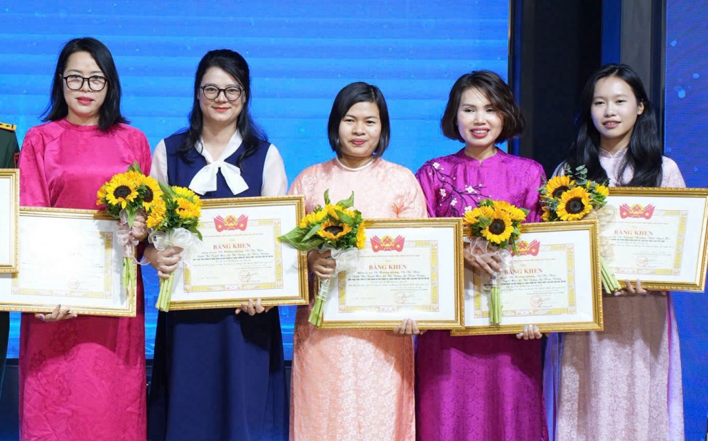 Nhóm tác giả