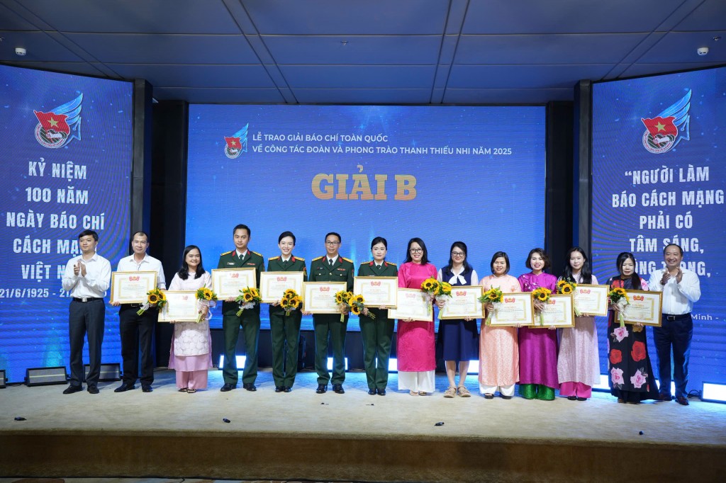 Các tác giả, nhóm tác giả giành giải B