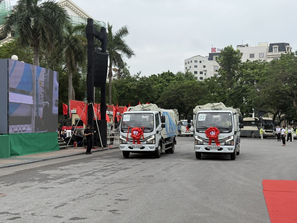 Hà Nội: tiên phong vận hành thiết bị vệ sinh môi trường hiện đại
