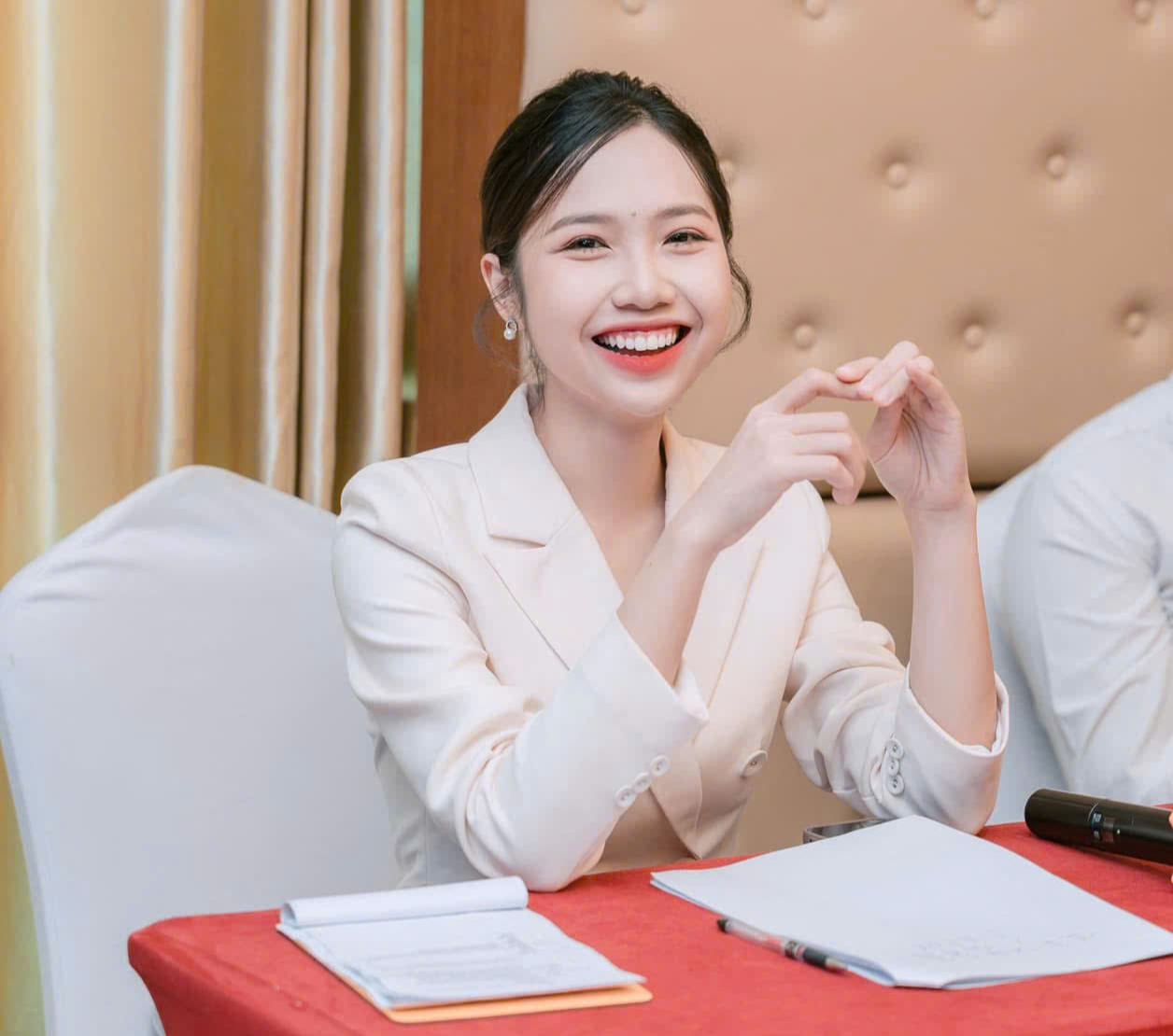 Nguyễn Thị Vân Anh hiện đang là phát thanh viên, biên tập viên tại Đài Phát thanh và Truyền hình tỉnh Thanh Hóa