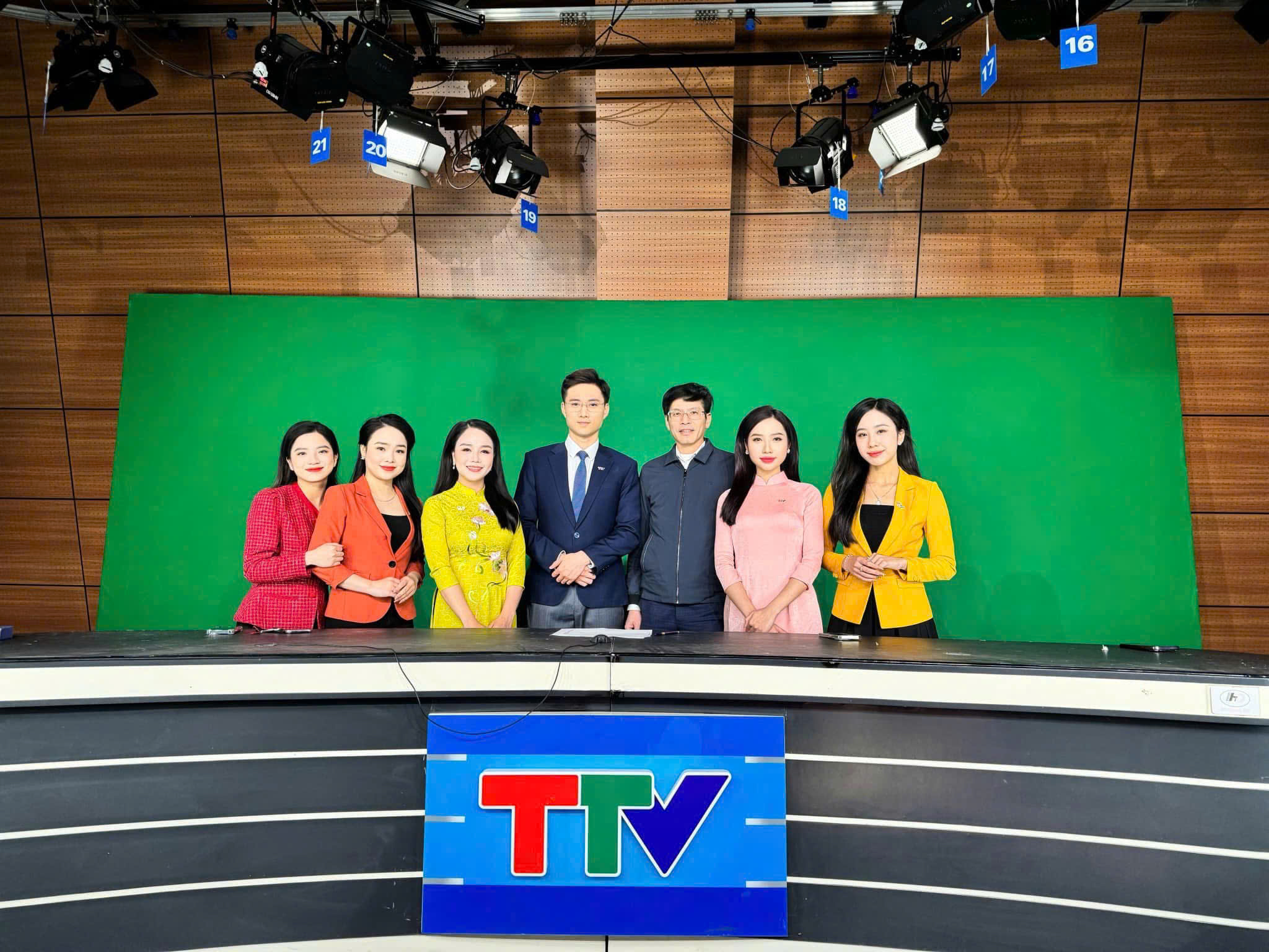 Những người trẻ phải có khát vọng đẹp, mong muốn thúc đẩy xã hội phát triển mới hội đủ điều kiện để trở thành một nhà báo xứng tầm, bút sắc, tâm trong, hoài bão lớn
