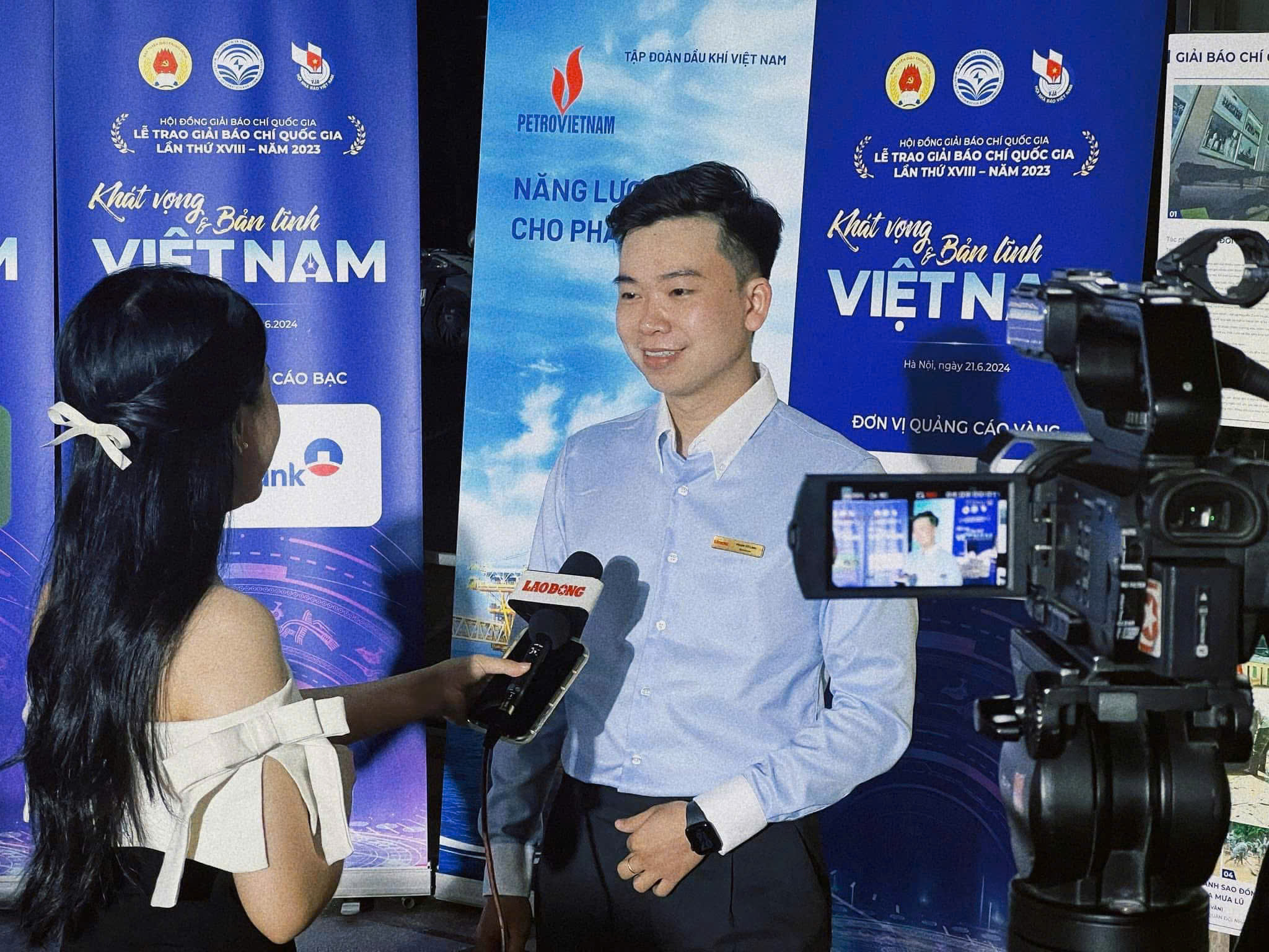 Với tâm huyết và thái độ chỉn chu và nghiêm túc nhất trong từng khâu sản xuất, nhà báo trẻ Phạm Vũ Linh đã giành được nhiều giải thưởng ở mảng đề tài chính luận