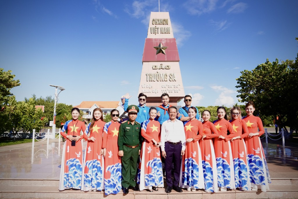 Trường Sa ơi, rưng rưng nhịp sóng từ lòng Thủ đô