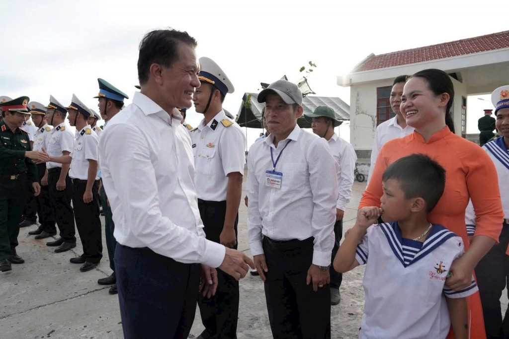 Trường Sa ơi, rưng rưng nhịp sóng từ lòng Thủ đô