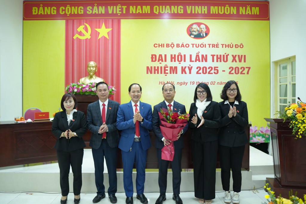 Phát huy truyền thống đoàn kết, chủ động sáng tạo