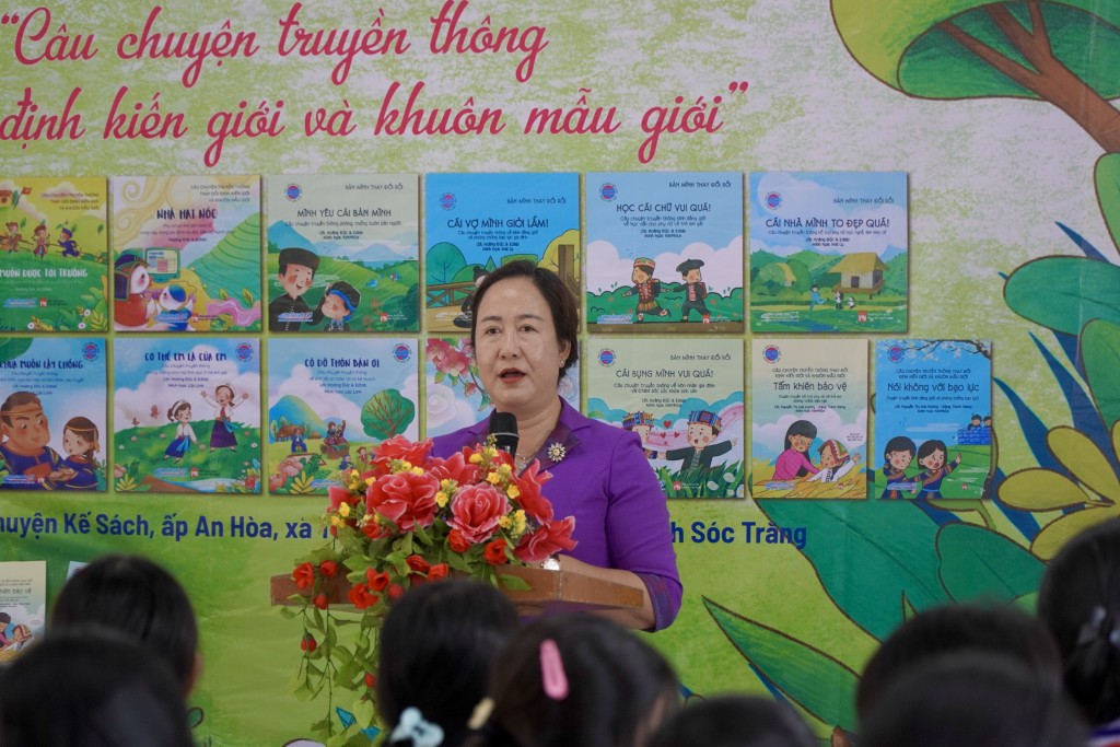  bà Phan Thị Xinh Hưởng, Chủ tịch Hội LHPN Việt Nam tỉnh Sóc Trăng