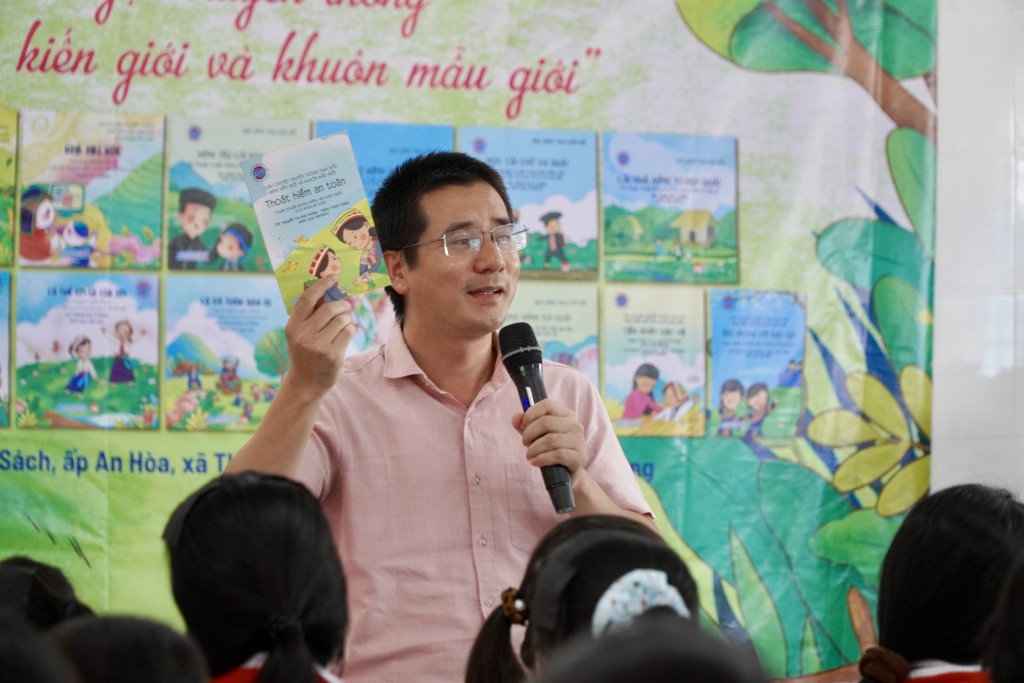 Phát huy vai trò của sách và truyền thông trong công tác bình đẳng giới