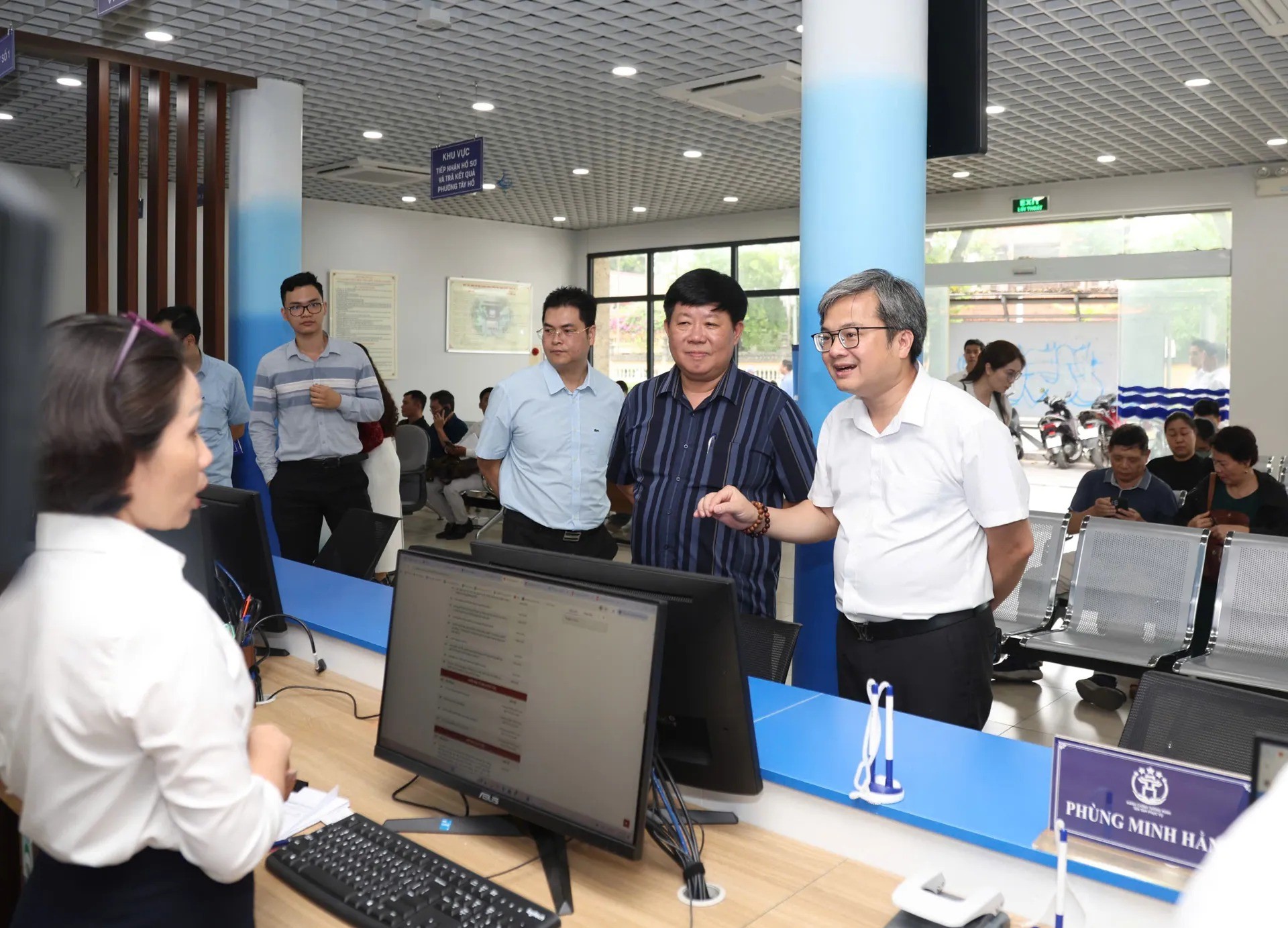 Hà Nội trong ngày đầu vận hành thử nghiệm 126 xã, phường mới