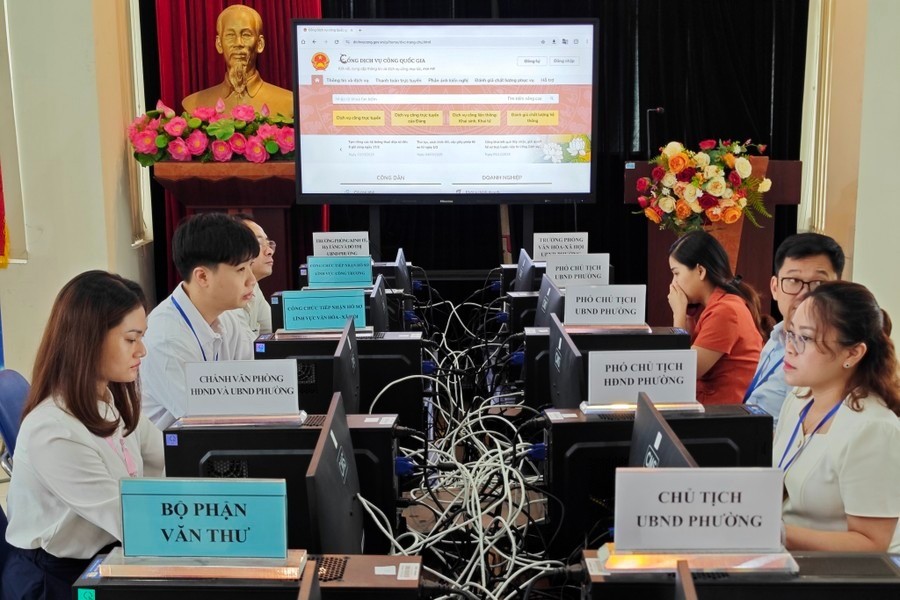 Hà Nội trong ngày đầu vận hành thử nghiệm 126 xã, phường mới
