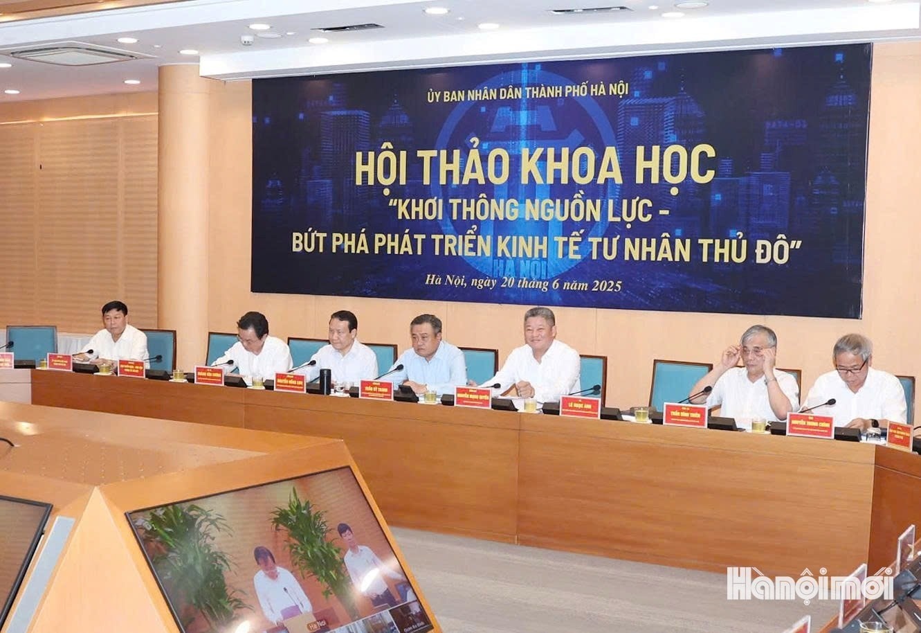 Các đại biểu tham dự Hội thảo khoa học “Khơi thông nguồn lực - Bứt phá phát triển kinh tế tư nhân Thủ đô”. Ảnh: Viết Thành