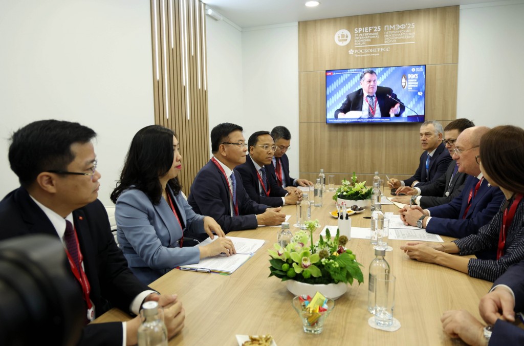 Các doanh nghiệp Nga cam kết sẽ chú trọng đầu tư đổi mới công nghệ, dây chuyền sản xuất, đưa những công nghệ tiên tiến nhất vào các dự án hợp tác với Việt Nam - Ảnh: VGP/Đức Tuân