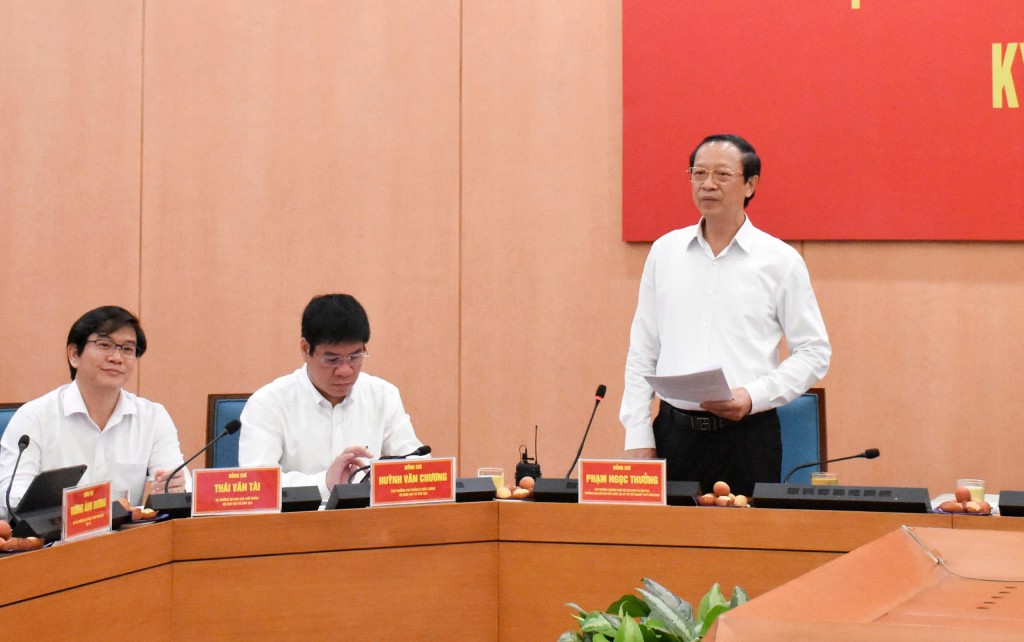 Sau khi đi kiểm tra trực tiếp điểm in sao đề thi, điểm thi, Thứ trưởng Phạm Ngọc Thưởng ghi nhận sự chuẩn bị chu đáo của Hà Nội