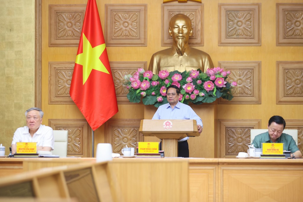 Thủ tướng yêu cầu tập trung xử lý nhiều vấn đề liên quan trong quá trình sắp xếp, triển khai mô hình chính quyền địa phương 2 cấp - Ảnh: VGP/Nhật Bắc