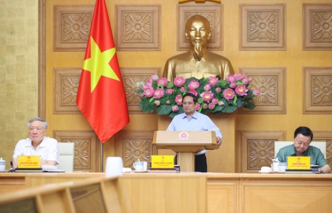 Thủ tướng yêu cầu báo cáo cụ thể về việc giải quyết chế độ, chính sách cho cán bộ, công chức, viên chức