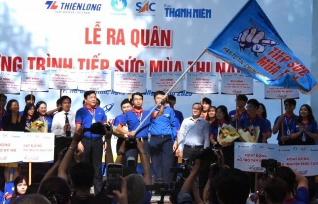 Hàng nghìn sinh viên TP Hồ Chí Minh ra quân tiếp sức mùa thi