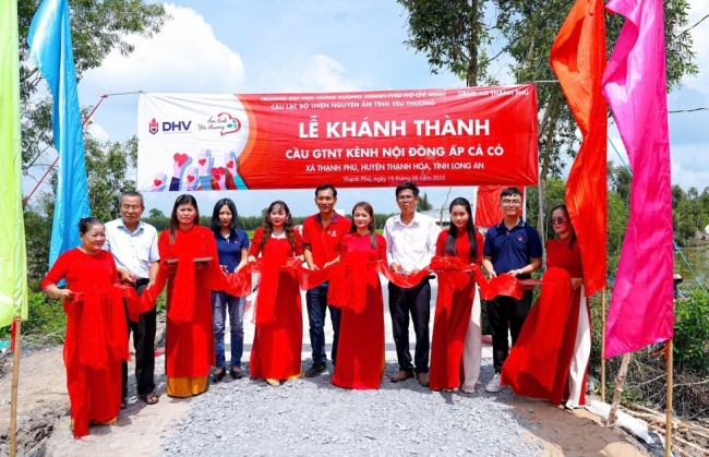 Người dân phấn khởi bởi cầu kênh Nội Đồng được xây mới