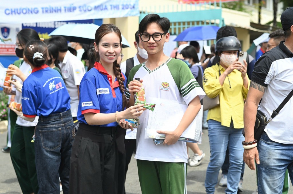 Hàng nghìn sinh viên TP Hồ Chí Minh ra quân tiếp sức mùa thi