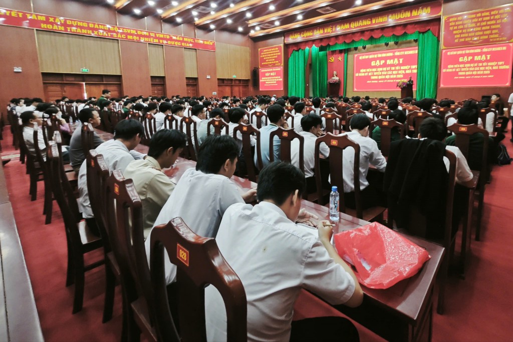 Bình Dương tiếp lửa sĩ tử thi vào các trường Quân đội