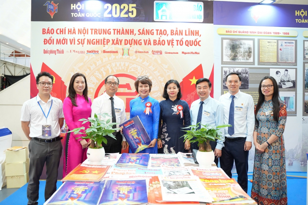 Ấn tượng với gian trưng bày của các cơ quan báo chí Thủ đô
