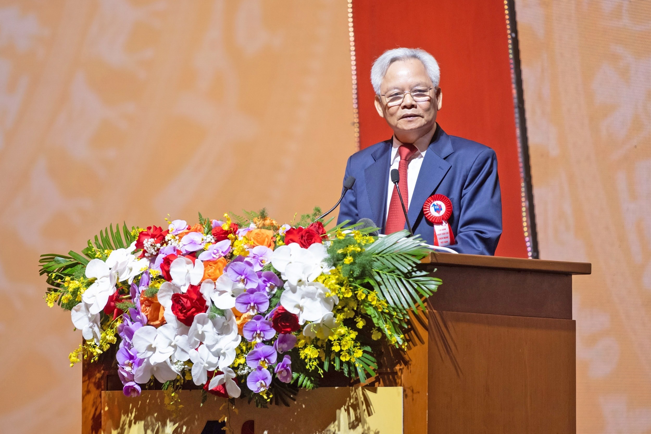  1 / 4  Nguyên Giám đốc Học viện Báo chí và Tuyên truyền, nguyên Tổng Biên tập Tạp chí Cộng sản, Nhà báo lão thành, GS.TS. Tạ Ngọc Tấn phát biểu. Ảnh: Phạm Thắng