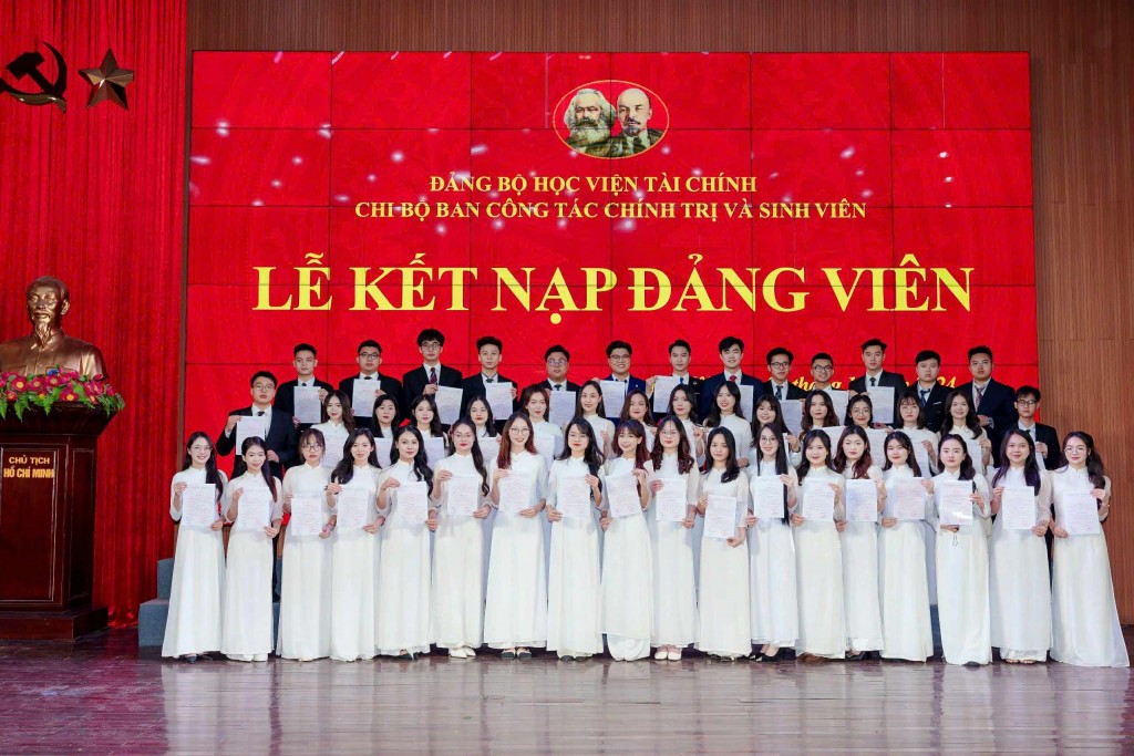 Lễ kết nạp đảng viên - Dấu mốc tự hào trong hành trình rèn luyện của mỗi đoàn viên